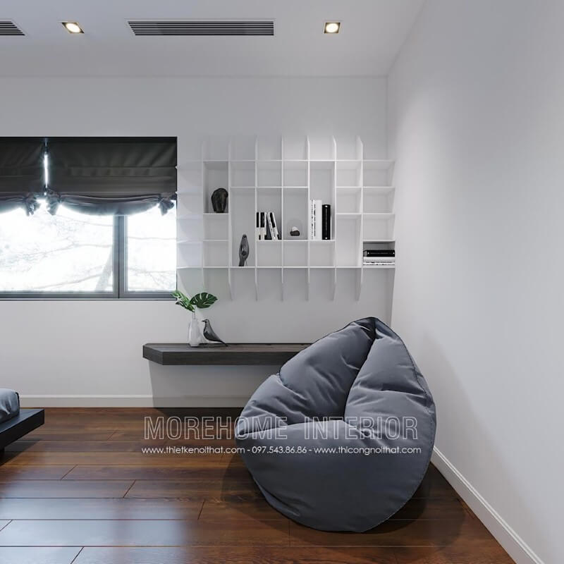Kệ trang trí sơn trắng kết hợp cùng bàn gỗ óc chó ốp tường đơn giản nhưng lại tạo nên vẻ đẹp độc đáo, mới lạ cho không gian đọc sách trong phòng ngủ. Thiết kế phòng ngủ tại Hà Nội